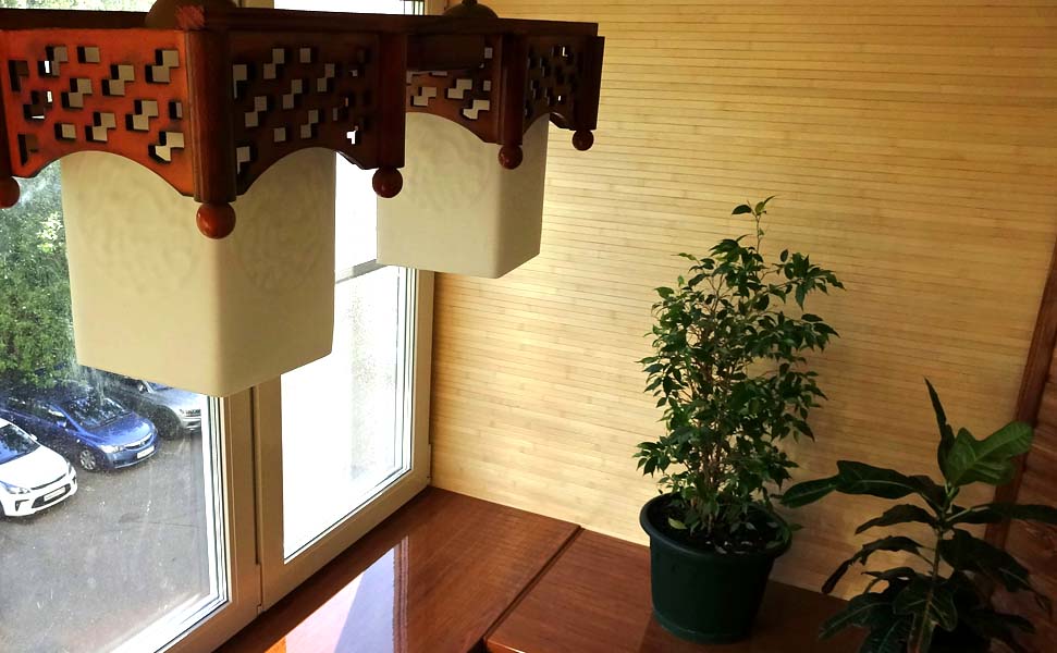 Пробковое покрытие или бамбук по стенам лоджии.
