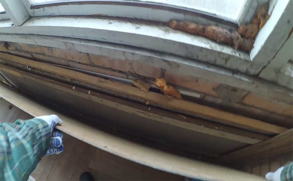 Демонтаж парапета на балконе
