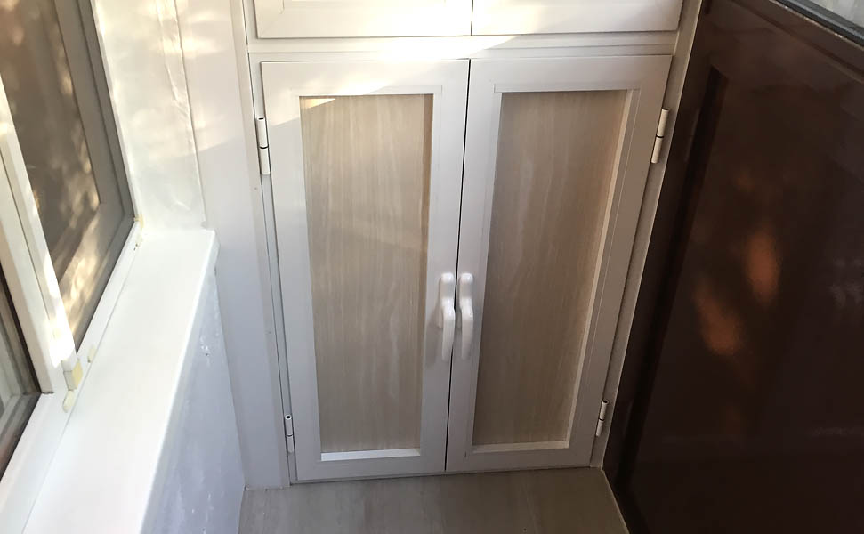 Шкаф с 4-мя распашными дверьми + пвх панели (щелевой притвор) - вид 4