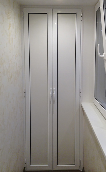 Распашной шкаф из алюминия с 2-мя дверьми (притвор на импост) - вид 2