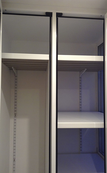 Распашной шкаф из алюминия с 2-мя дверьми (притвор на импост) - вид 4