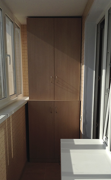 Шкаф под зимнюю резину на балконе вид 1