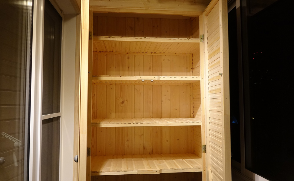 Классический шкаф с двумя дверками вид 5